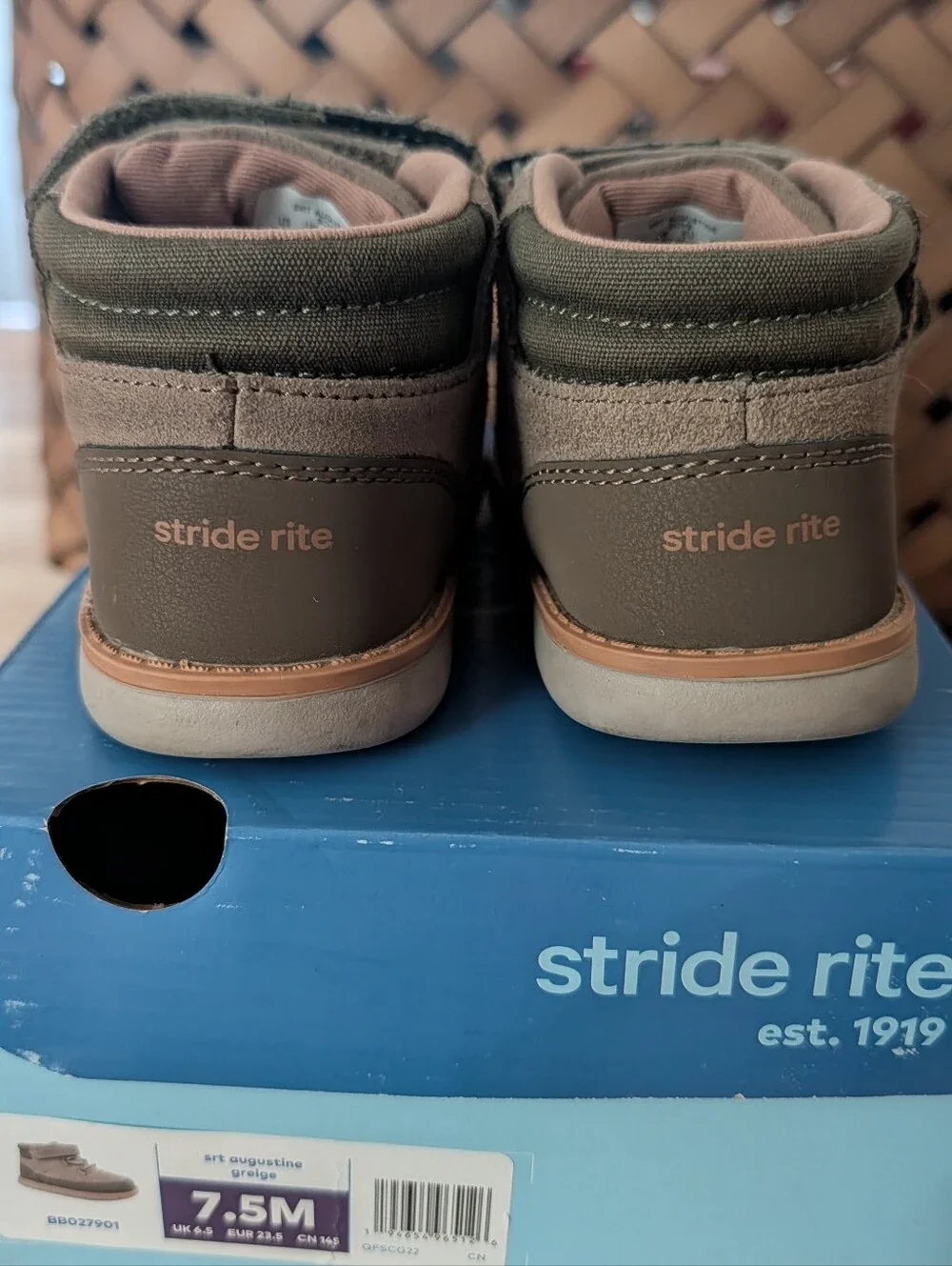 Stride Rite St Augustine Boot size 7.5M , Griege